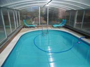 NEU Ferienhaus mit Poolhalle und Sauna